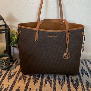 Michael kors tote